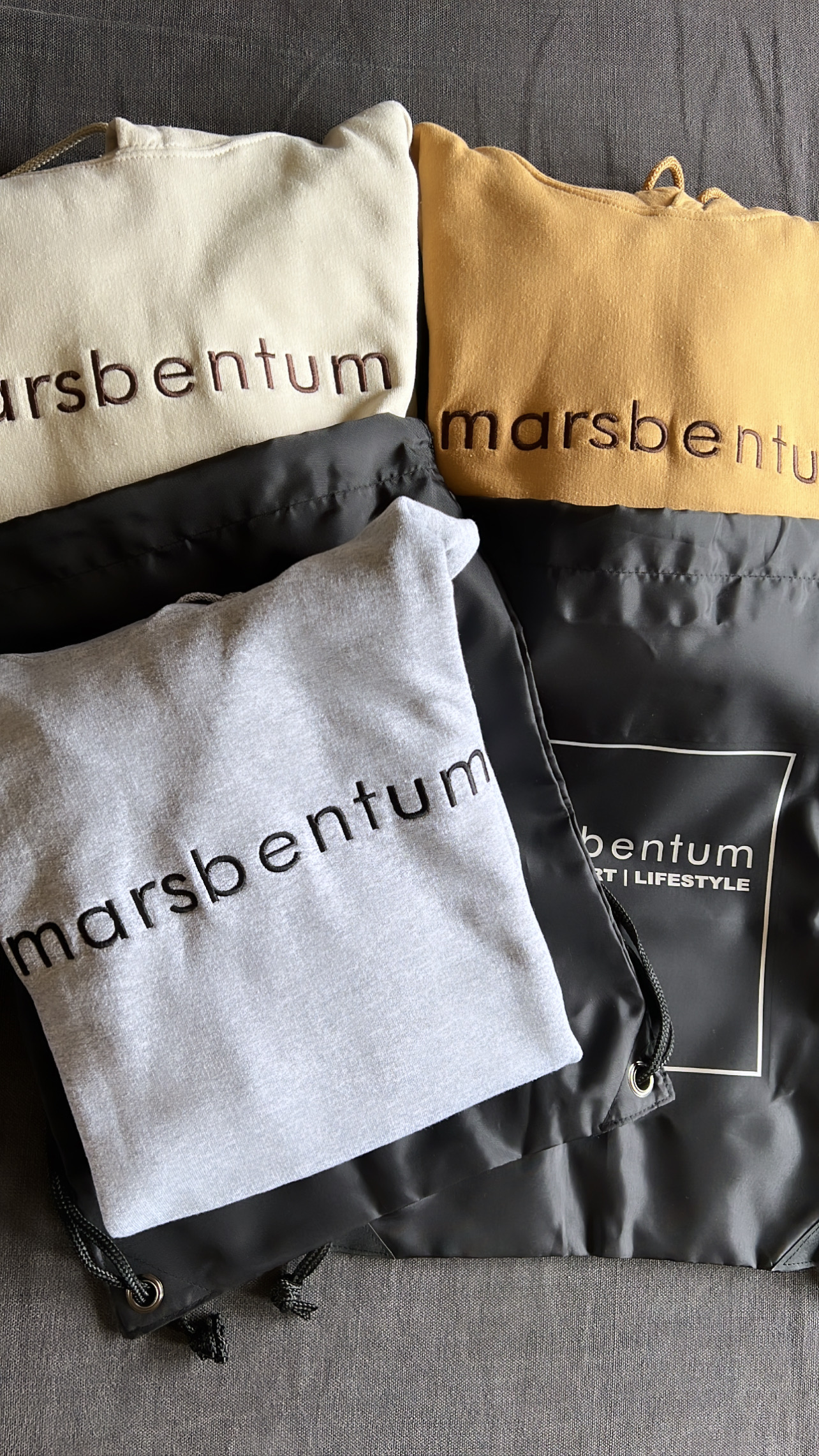 Hoodie met geborduurd logo